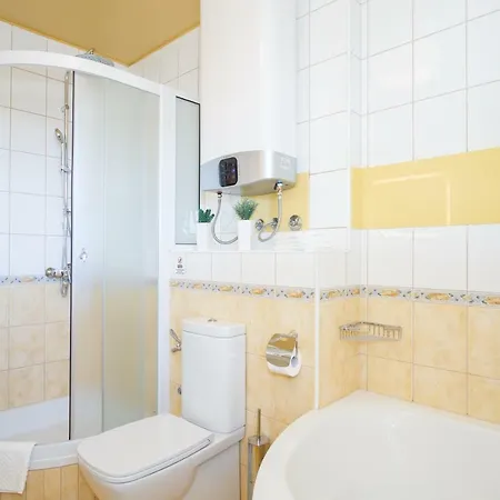 Penthaus With Jacuzzi شقة